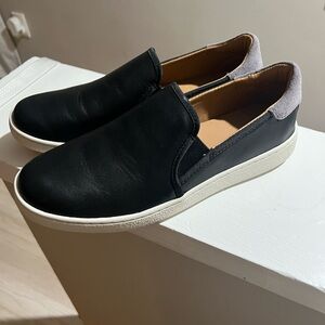 New! UGG Cas slip on sneaker